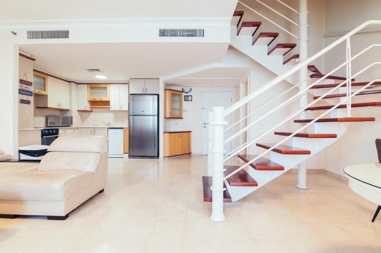 Almog Beach Apartments מגדלי חוף הכרמל חיפה Exterior foto