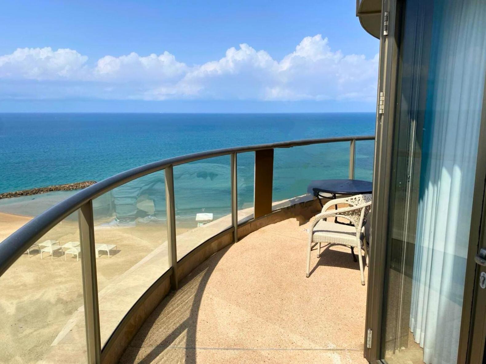 Almog Beach Apartments מגדלי חוף הכרמל חיפה Exterior foto